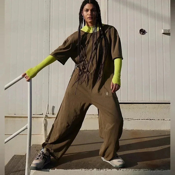 Free People and more Unlisted Inventory Live Show!! - Picture 8 of 16